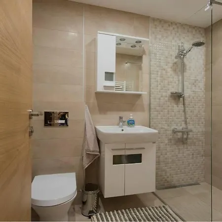 5 Minutes Sity Center Parking Apartman *