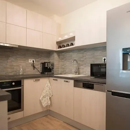 5 Minutes Sity Center Parking Apartman