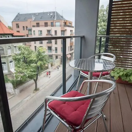 5 Minutes Sity Center Parking Apartman *