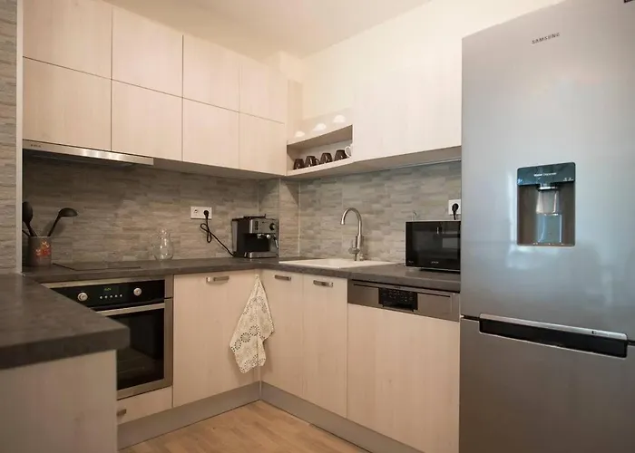 5 Minutes Sity Center Parking דירה